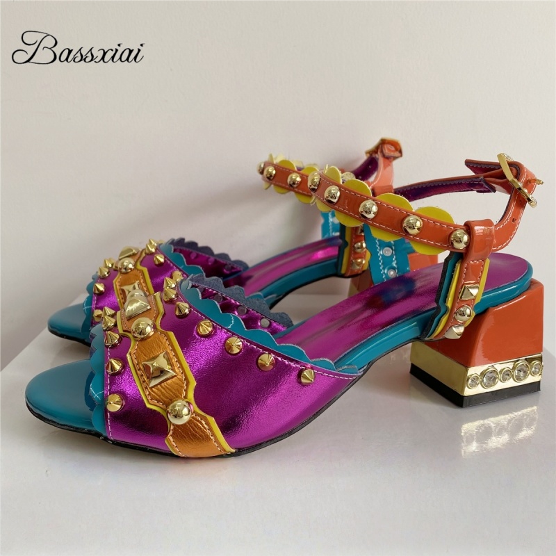 Luxury Rivet T-Strap Sandals W - đánh giá và giá Luxury Lifestyle Shoes